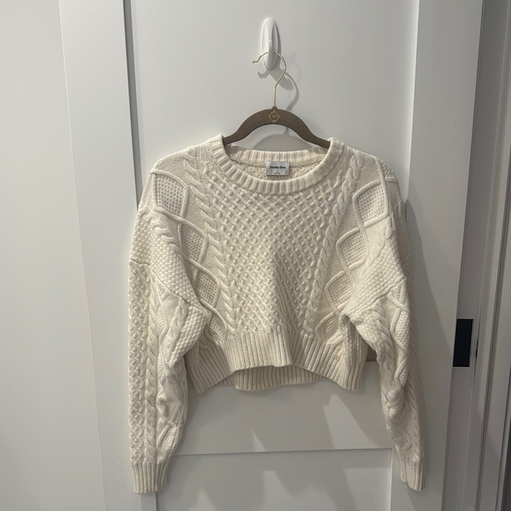 Aritzia Cream Crew Neck Cropped Sweater